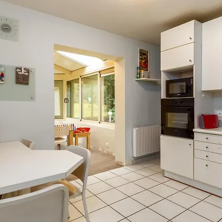 Villa 4 Bedroomed Near Disneyland Paris Coupvray