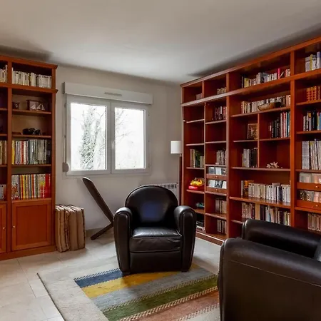 4 Bedroomed Near Disneyland Paris Villa Coupvray
