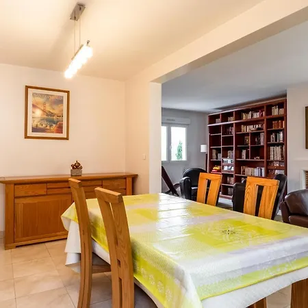 Villa 4 Bedroomed Near Disneyland Paris
